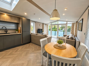 Dining- click for photo gallery